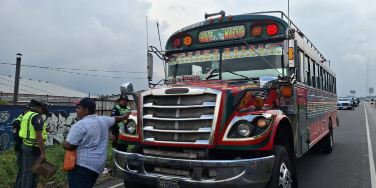 Fortalecen controles para la seguridad del transporte extraurbano y de turismo./Foto: DGT.
