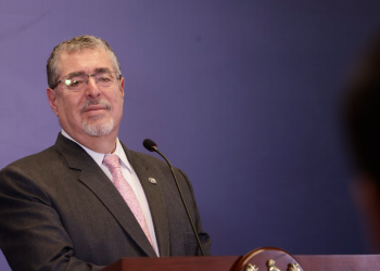 Presidente Bernardo Arévalo en conferencia de prensa.