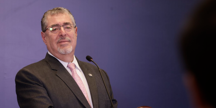 Presidente Bernardo Arévalo en conferencia de prensa.