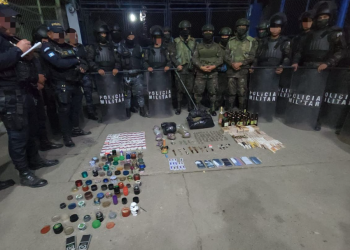 Fuerzas de seguridad efectúan requisa en pavoncito. / Foto: Ejército