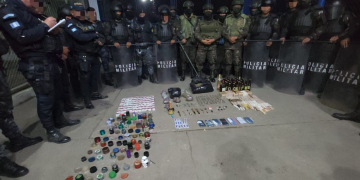 Fuerzas de seguridad efectúan requisa en pavoncito. / Foto: Ejército