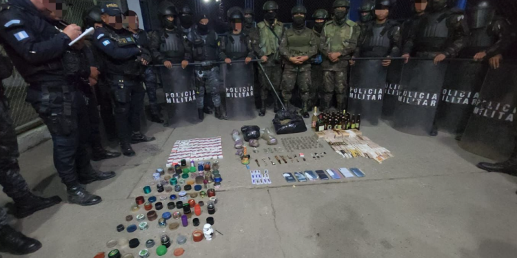 Fuerzas de seguridad efectúan requisa en pavoncito. / Foto: Ejército