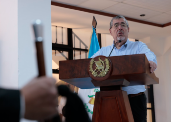 Presidente Bernardo Arévalo en la firma de agenda territorial en San Francisco El Alto, Totonicapán. / Foto: Alex Jacinto.