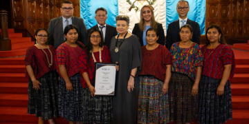 Sosep entregó telares a asociaciones de mujeres tejedoras de Alta Verapaz./Foto: Sosep.