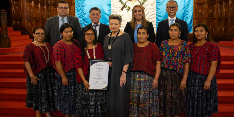 Sosep entregó telares a asociaciones de mujeres tejedoras de Alta Verapaz./Foto: Sosep.