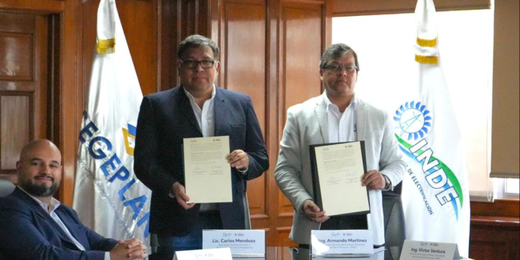INDE y Segeplan unen esfuerzos para avanzar en la electrificación rural del país