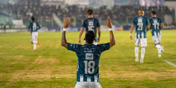 Antigua deja con vida a Comunicaciones en las semifinales del Clausura 2026