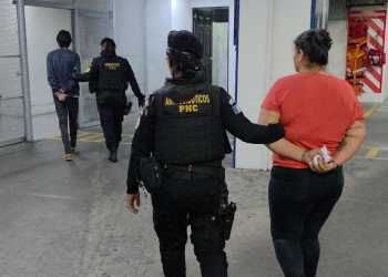 Durante las diligencias fueron detenidos seis presuntos implicados en actividades relacionadas con el narcomenudeo. / Foto: PNC