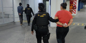 Durante las diligencias fueron detenidos seis presuntos implicados en actividades relacionadas con el narcomenudeo. / Foto: PNC