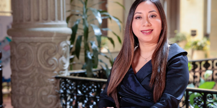 La directora de Diaco, Leslie Yvonne Tzicap González. / Foto: Analí Camey.
