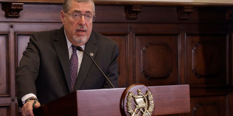 El presidente Bernardo Arévalo se pronuncia por aprobación del subsidio a los combustibles.