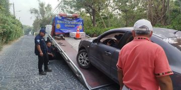 PNC facilita servicio de grúa para veraneantes. / Foto: PNC, archivo.