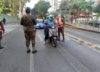 La implementación del Plan Semáforo Seguro se concentra en áreas de alto flujo vehicular. /Foto: Ejército