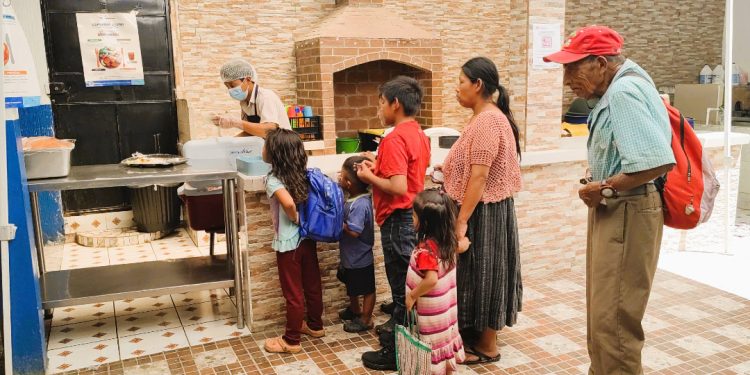 Por medio de los comedores sociales, el Mides garantiza una atención adecuada, equitativa y controlada. (Foto: Mides)