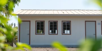 UCEE llevó a cabo la instalación de módulo prefabricado en la Escuela Oficial Rural Mixta de Santo Domingo. (Foto: UCEE)