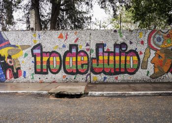 Mural ecológico en la colonia primero de julio reunió más de 6 millones de tapitas. (Foto: Vicepresidencia)