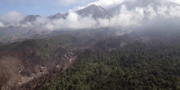 Advierten riesgo de lahares en el volcán Santiaguito. / Foto: Conred.