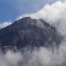 Volcán Santiaguito sigue lanzando flujos piroclásticos. / Foto: Conred.