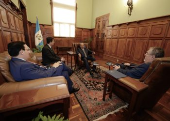 Presidente Bernardo Arévalo entrevista a aspirantes a fiscal general del Ministerio Público. / Foto: Dickéns Zamora, Gobierno de Guatemala.