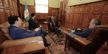 Presidente Bernardo Arévalo entrevista a aspirantes a fiscal general del Ministerio Público. / Foto: Dickéns Zamora, Gobierno de Guatemala.