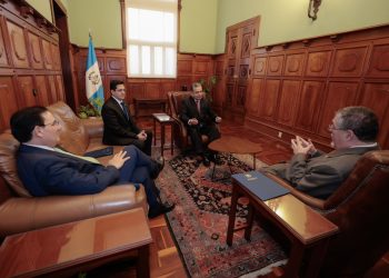 Presidente Bernardo Arévalo concluye entrevistas con los candidatos a fiscal general. / Foto: Álvaro Interiano.