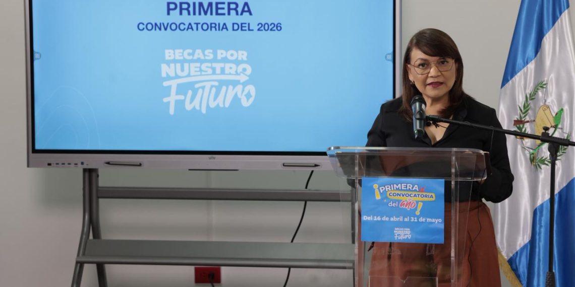 Ileana Peña, subsecretaria de Segeplan, durante el llanzamiento de la primera convocatoria 2026 del programa Becas por Nuestro Futuro.