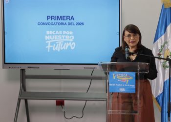 Ileana Peña, subsecretaria de Segeplan, durante el llanzamiento de la primera convocatoria 2026 del programa Becas por Nuestro Futuro.