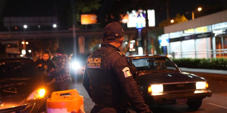 PNC realiza operativos de registro. / Foto: PNC