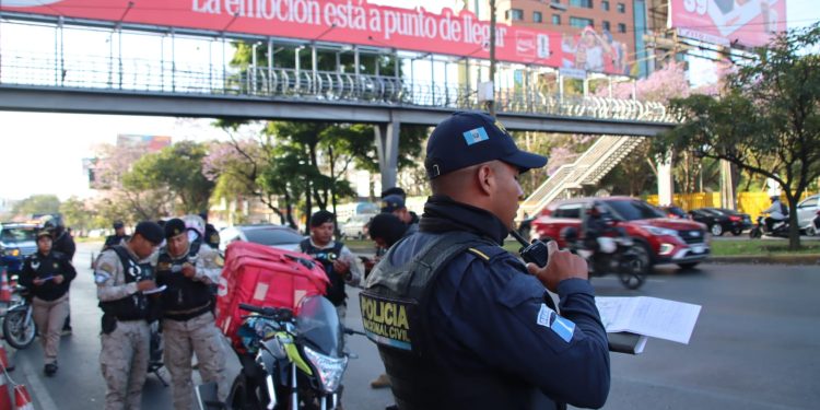 PNC realiza operativos de registro. / Foto: PNC
