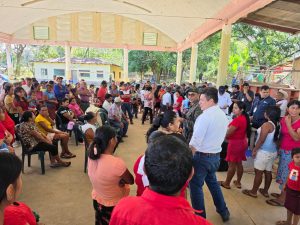 Vecinos participan en las actividades preparadas por las instituciones. / Foto: Ejército de Guatemala.