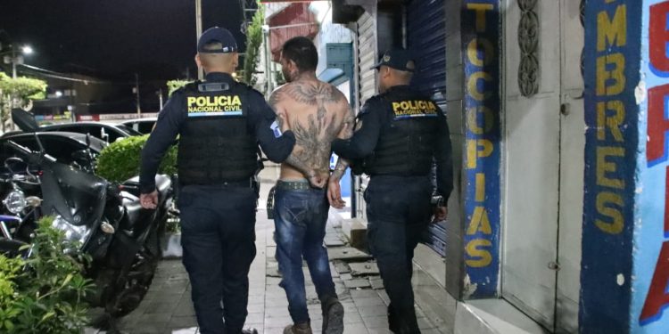 El hombre tenía una orden de captura activa. / Foto: PNC.