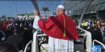 Luego de una gira por cuatro países africanos, el papa estadounidense se despide de ese continente con un mensaje de esperanza.