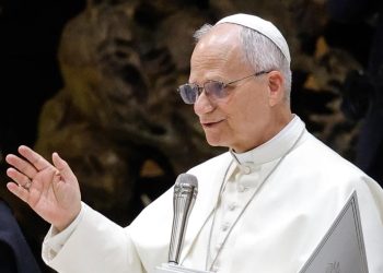 El papa León XIV aboga por que se busque contrarrestar el exceso de estímulo con desarrollo de pensamiento crítico.