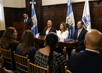 En el acto de firma de memorando entre la Senacyt y el Mineduc participó la vicepresidenta Karin Herrera, como testigo de honor.