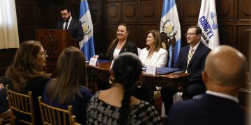 En el acto de firma de memorando entre la Senacyt y el Mineduc participó la vicepresidenta Karin Herrera, como testigo de honor.