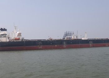 El cierre del paso por el estrecho de Ormuz ha disparado el precio mundial del petróleo.