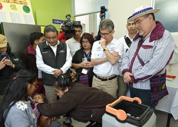 Presidente participa en la inauguración de puesto de salud en Todos Santos Cuchumatán. (Foto: Álvaro Interiano)