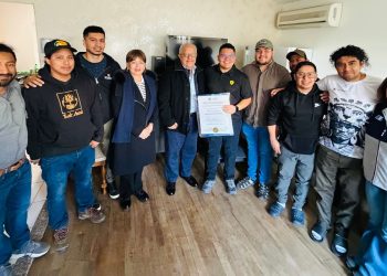 Guatemaltecos con trabajo temporal en Canadá conversaron con el canciller Martínez. / Foto: Minex.