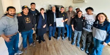 Guatemaltecos con trabajo temporal en Canadá conversaron con el canciller Martínez. / Foto: Minex.