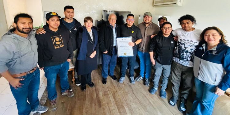 Guatemaltecos con trabajo temporal en Canadá conversaron con el canciller Martínez. / Foto: Minex.