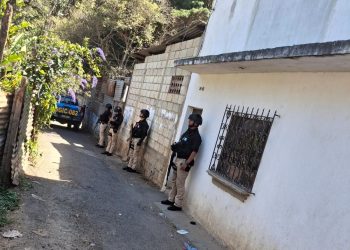 Investigadores de la DEIC realizan nueve allanamientos en la zona 16 de la ciudad capital. / Foto: PNC