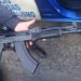Fusil incautado a los presuntos agresores. / Foto: PNC.