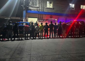 Capturados durante allanamiento. / Foto: PNC.