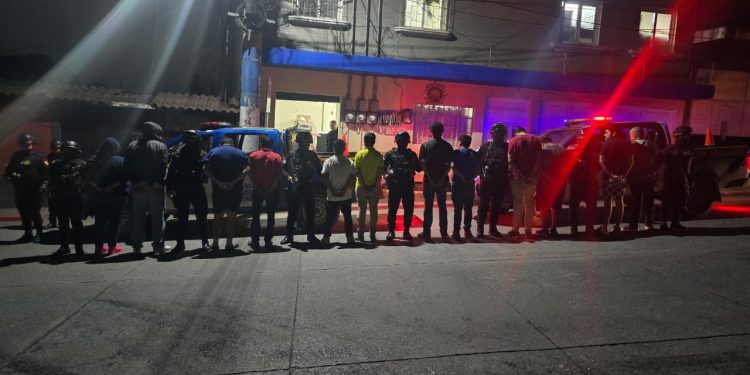 Capturados durante allanamiento. / Foto: PNC.