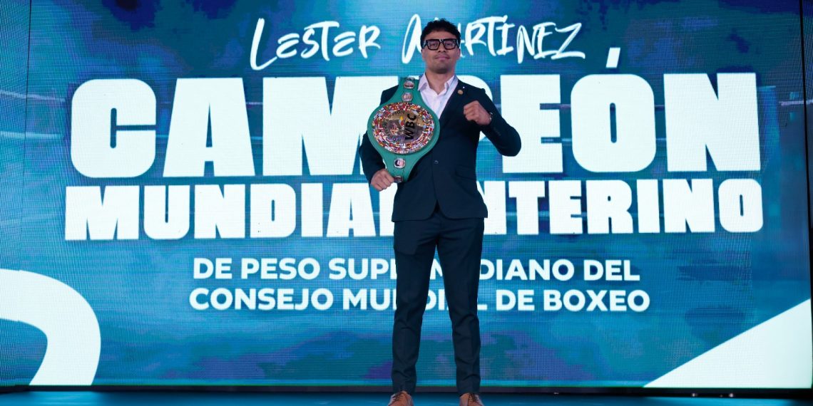 Lester Martínez recibe la Orden Presidencial. / Foto: Noé Pérez.