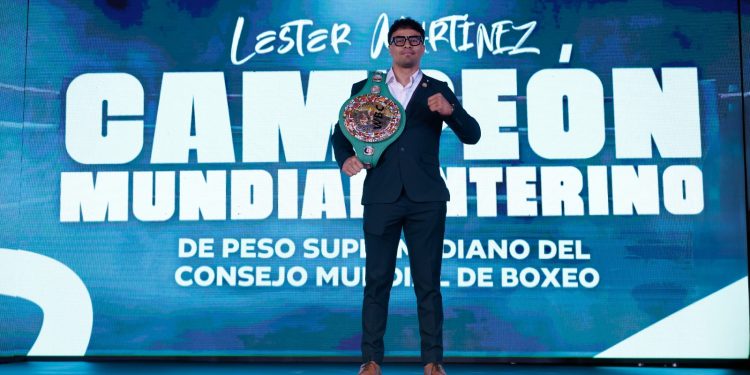 Lester Martínez recibe la Orden Presidencial. / Foto: Noé Pérez.