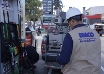 Gasolineras y verificación de la Diaco. / Foto: Gilber García.