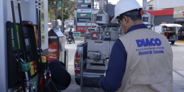 Gasolineras y verificación de la Diaco. / Foto: Gilber García.