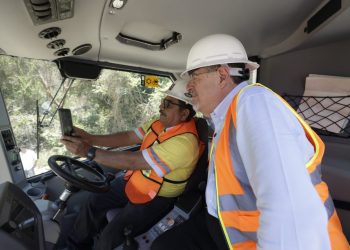 Presidente Bernardo Arévalo conoció a varios jalapanecos durante su visita. / Foto: Dickéns Zamora.
