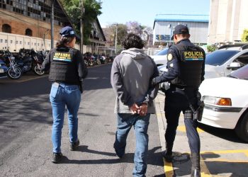 Entre las capturas confirmadas destaca la de Jesús Alejandro López, de 29 años, conocido con los alias Chus o Pelón. La detención se realizó en la zona 6 capitalina. / Foto: PNC